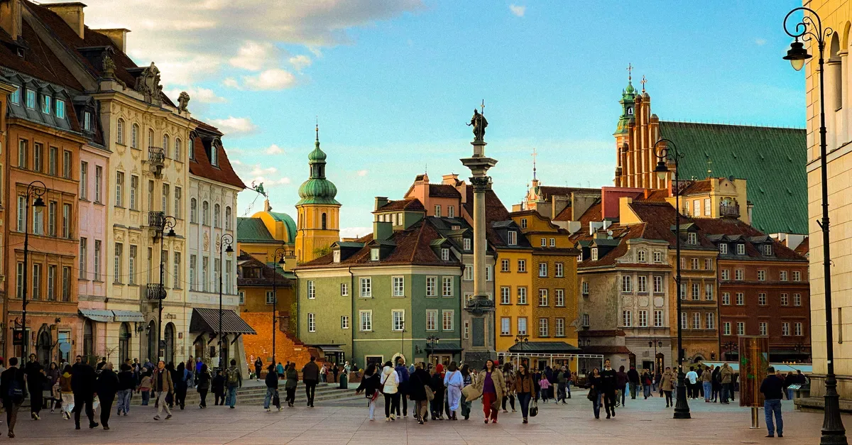 Castle Square and the colorful facades of Warsaw Old Town
