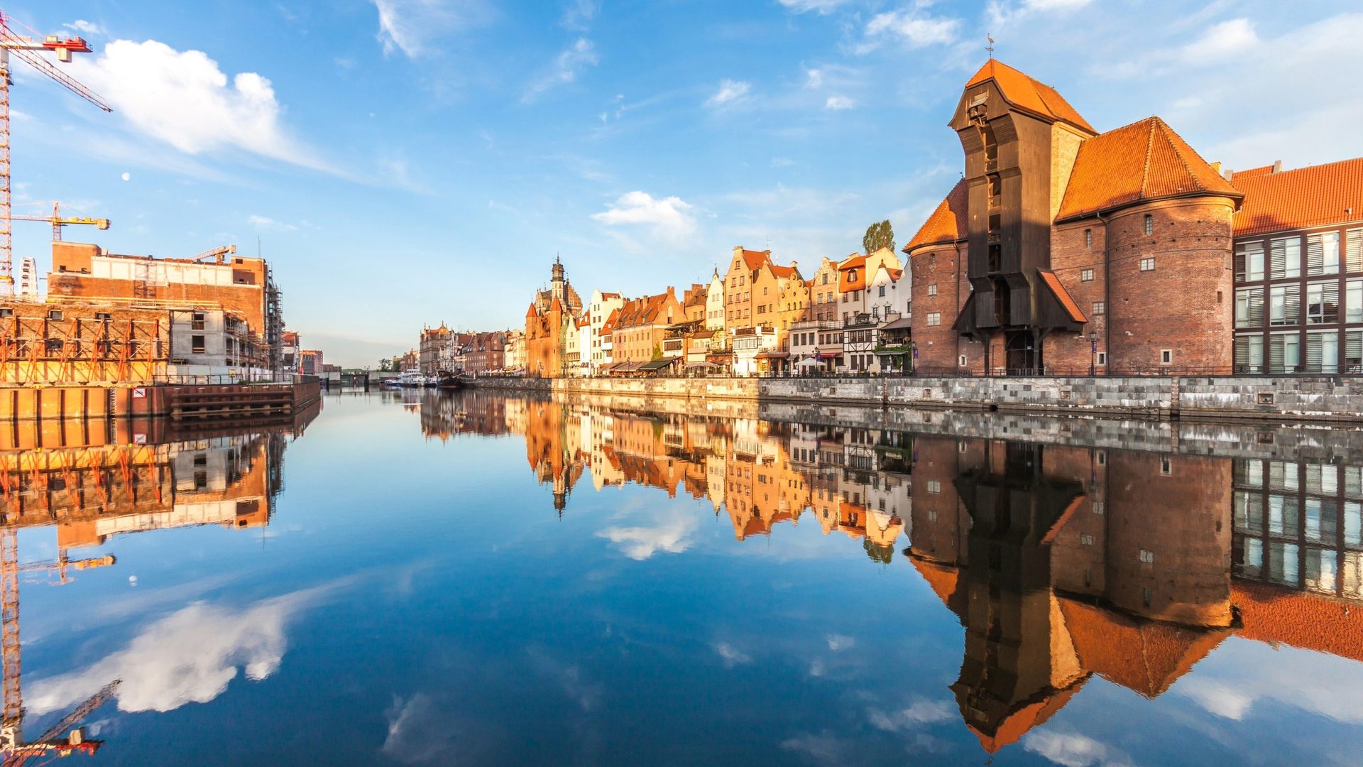 The Motława waterfront and the medieval Crane in Gdańsk