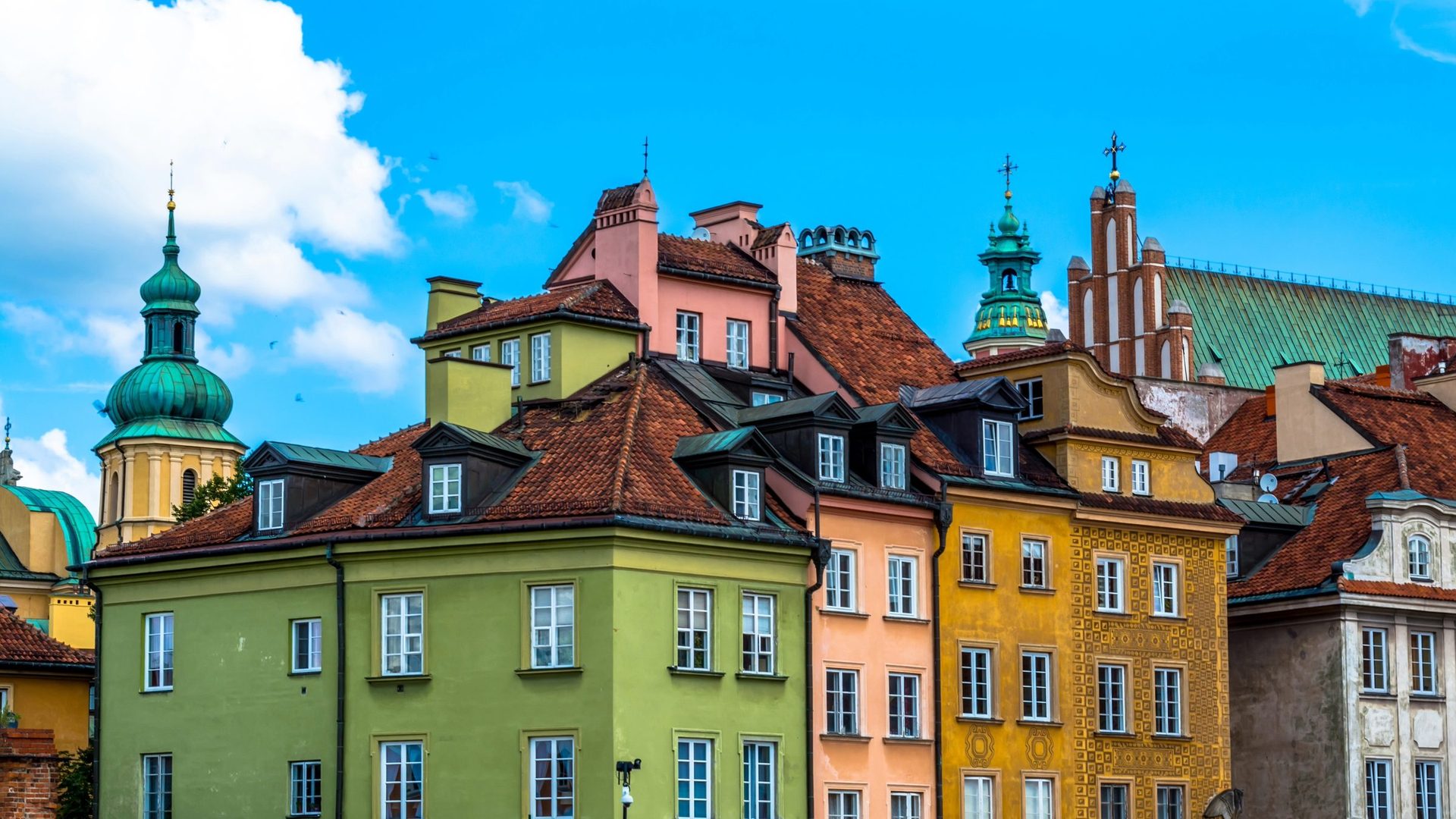 Colorful merchant houses in Warsaw\'s Old Town