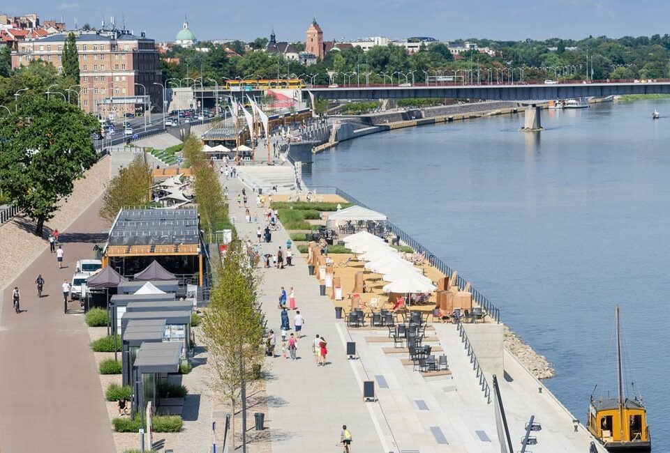Pedestrian promenades and gathering places along Warsaw’s Vistula riverfront